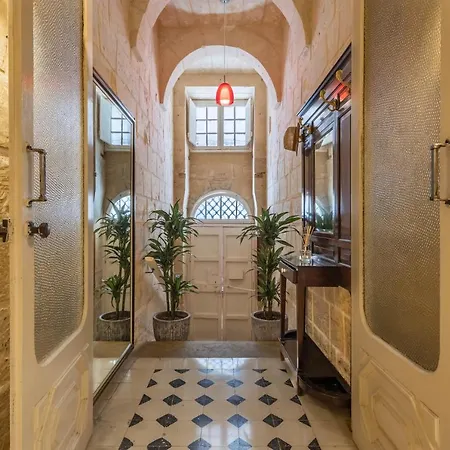 Stunning Palazzino バレッタ